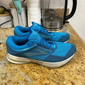 Brooks levitate size 8.5